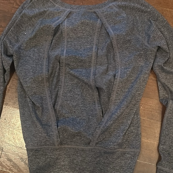 Cut out long sleeve - Picture 2 of 3